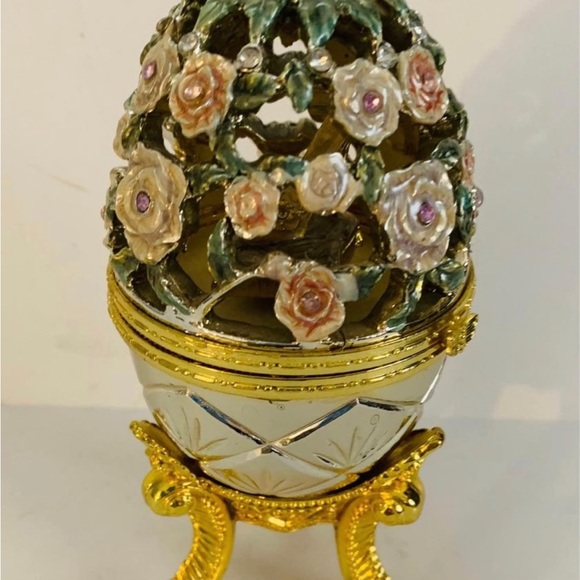 Musical Footed Fabergé style egg Box - Picture 4 of 5